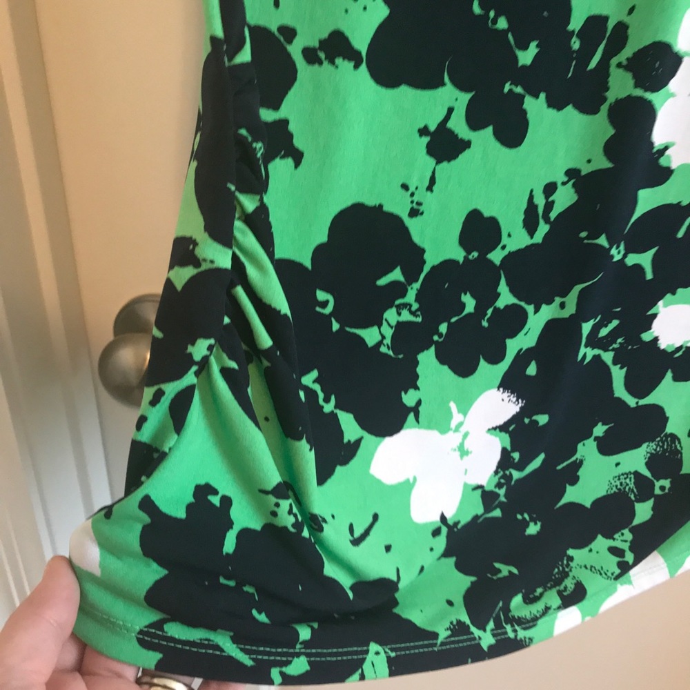 New York & Co Cap Sleeve Abstract Floral Top - Picture 5 of 7
